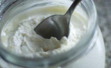 Опитват се да унищожат служебно, по стандарт, българското кисело мляко