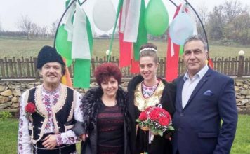 Швейцарци се венчаха в народни носии в Страхилово