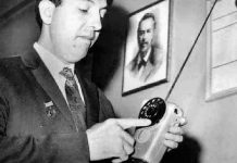 Това е първият български мобилен телефон – от 1969 г. – “пропадналият” социализъм изпреварил Запада с десетилетия…