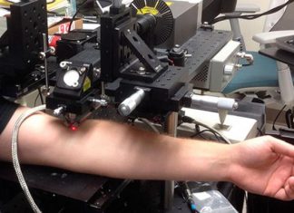 Българин с уникален пробив: Лазер засича и унищожава в реално време раковите клетки циркулиращи в кръвта