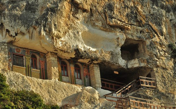 Седемте най-живописни български манастира, които си заслужава да посетиш