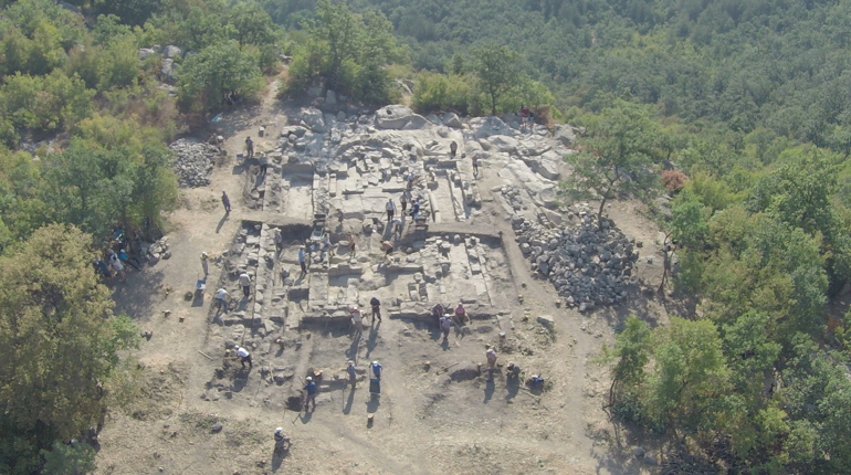Храм с размерите на “Света София” се показва в Родопите