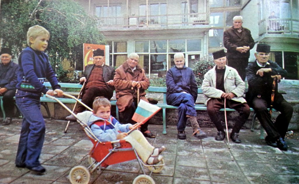 Какъв беше животът в българското село по времето на НРБ