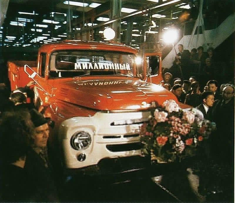 Сбогом на ЗиЛ-а! Камионът, който построи социализма