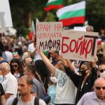 "Дер Щандарт": Надигналата се вълна срещу олигархията в България не може да бъде спряна