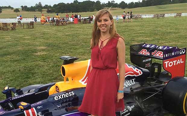 Инженерката във Формула 1 Цветелина Мавродиева от Белица завърши с отличие астронавтика в университета в Саутхемптън