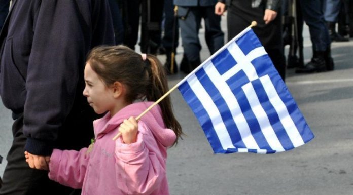 1 млн. бедни гърци с коледни бонуси от €1000, а за българите?
